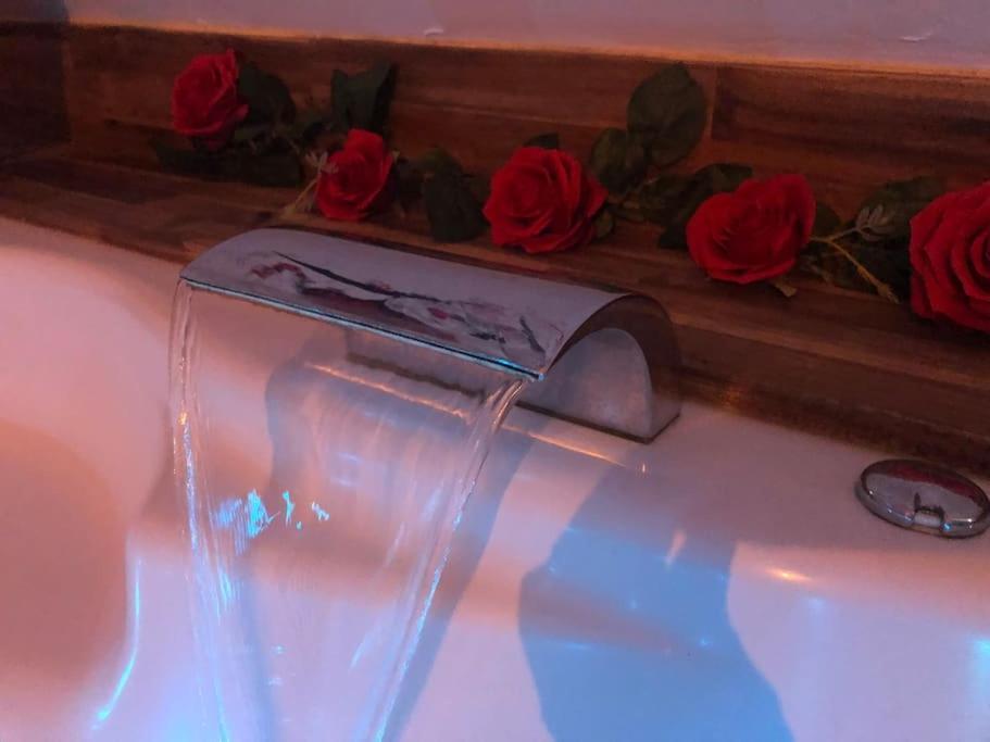 Sejour Detente Au Coeur De Macon Spa,Cine,Bouteille Offerte المظهر الخارجي الصورة