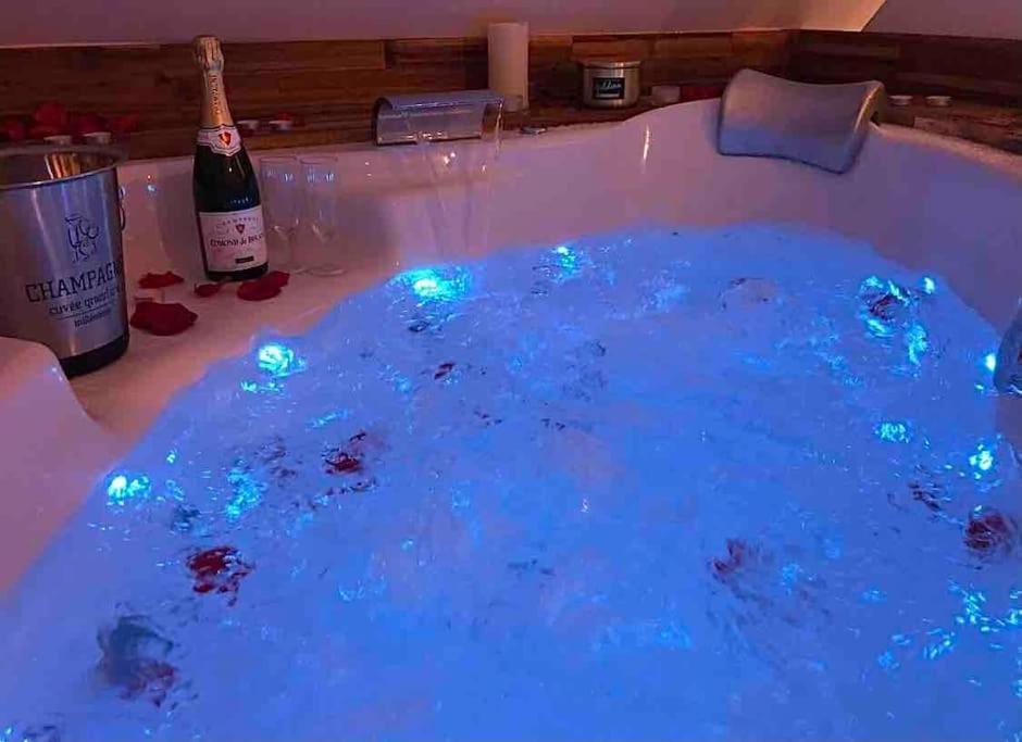 Sejour Detente Au Coeur De Macon Spa,Cine,Bouteille Offerte المظهر الخارجي الصورة